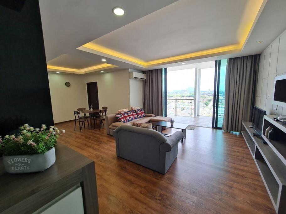 Ferienwohnung Lovely Vivamall City View With 2 Card Lv10 Kuching Exterior foto