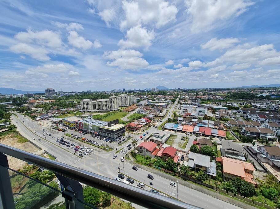 Ferienwohnung Lovely Vivamall City View With 2 Card Lv10 Kuching Exterior foto